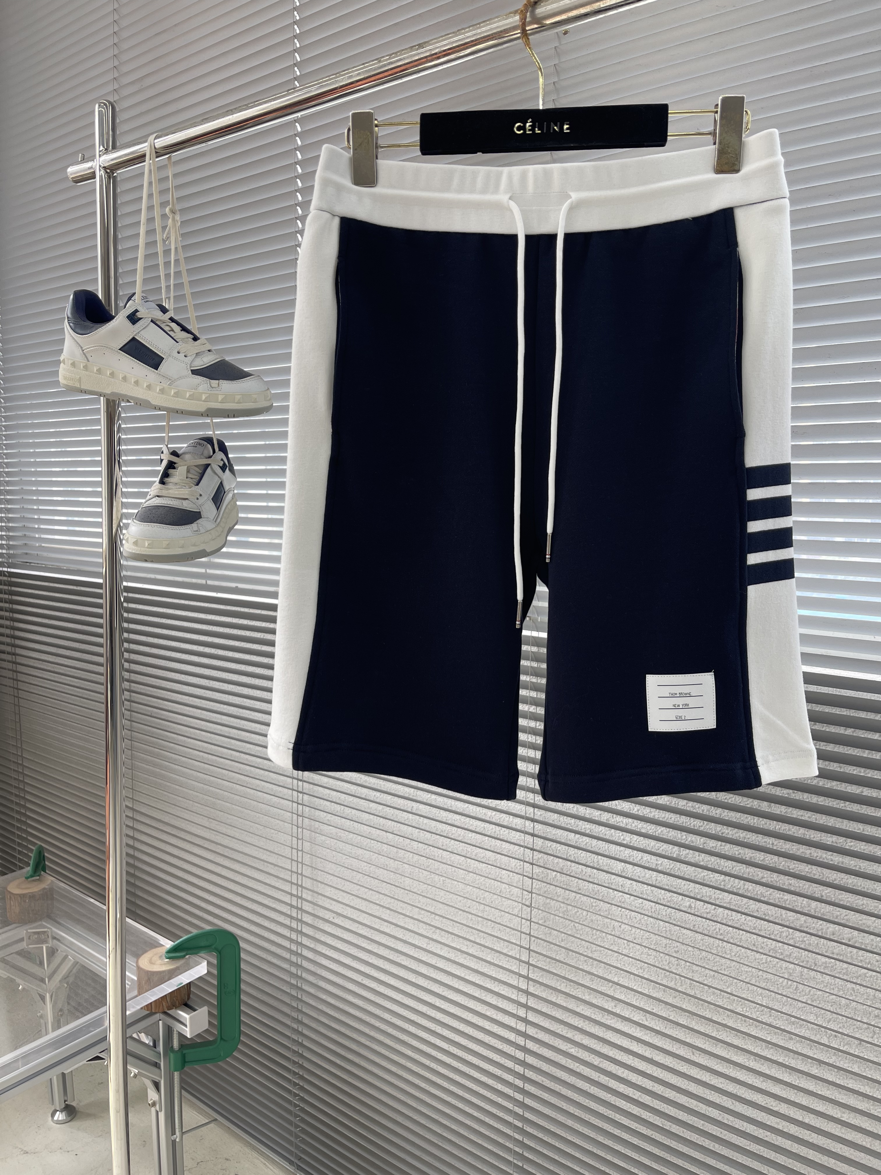톰브라운 Thom Browne 반바지