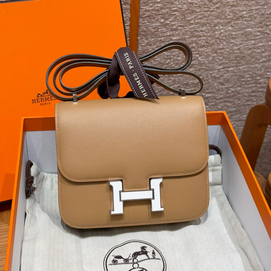 에르메스 Hermes Constance 19cm Epsom 0M Chai/silver