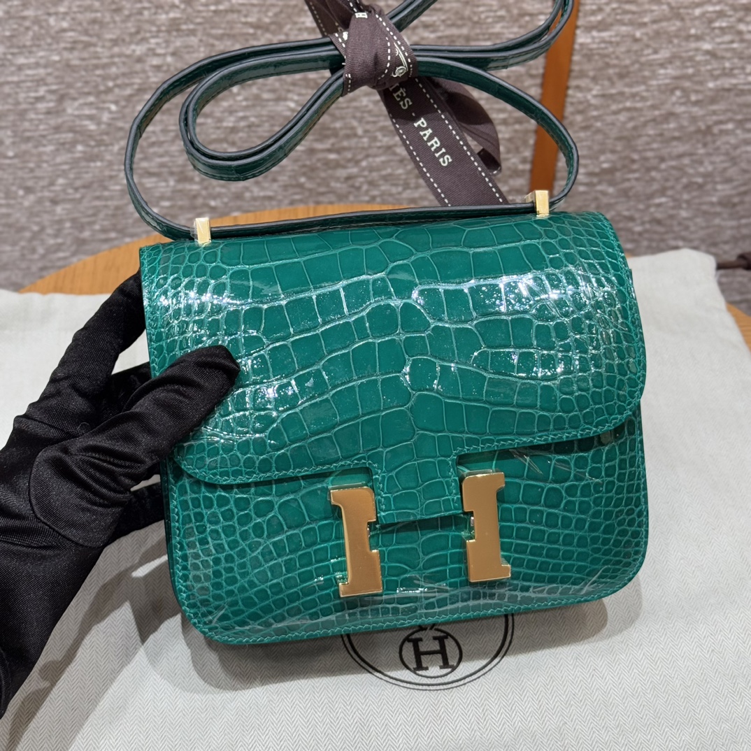 에르메스 Hermes Constance 19cm Bright faced American Alligator 6Q Vert Emeraude/gold