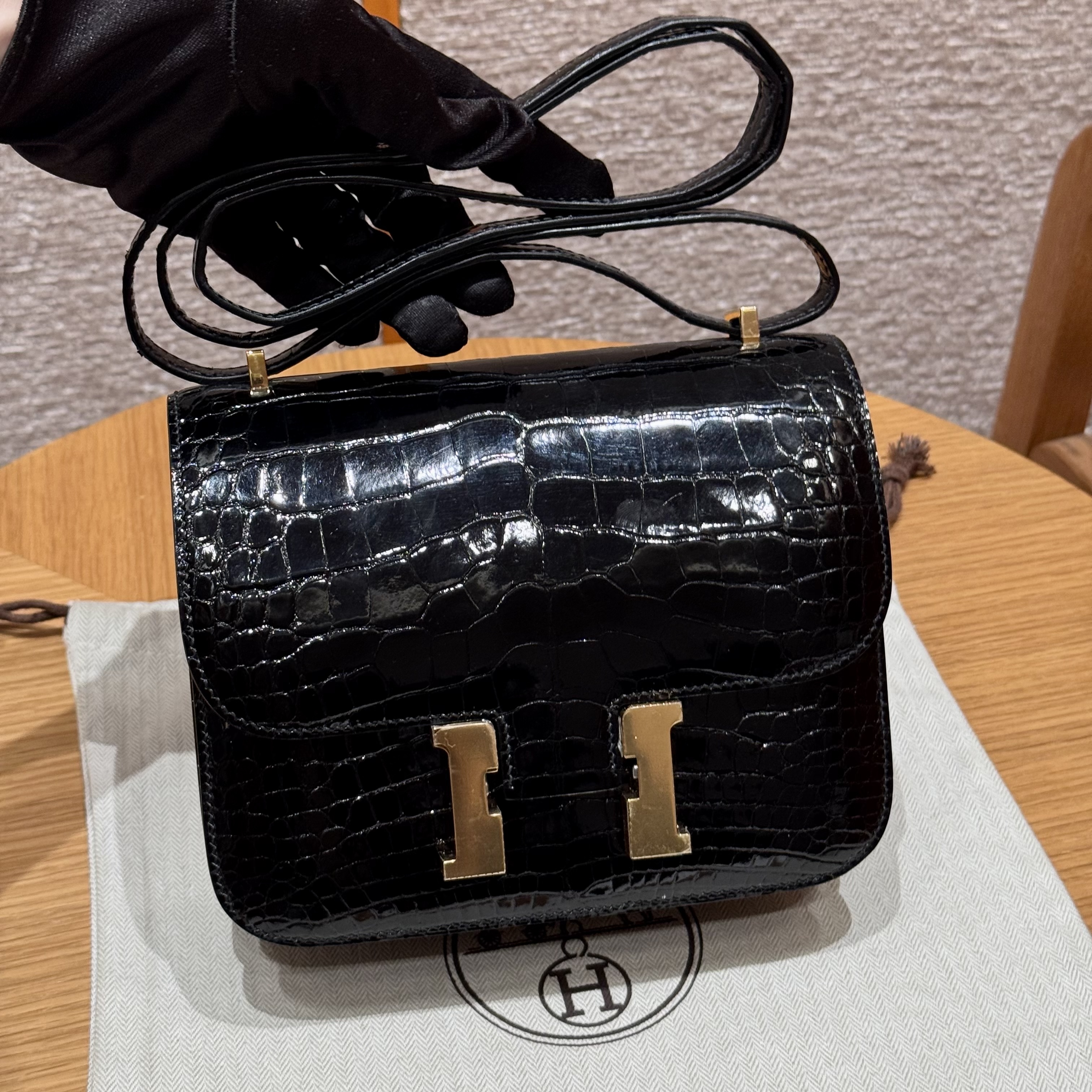 에르메스 Hermes Constance 19cm Bright faced American Alligator 89 noir/gold