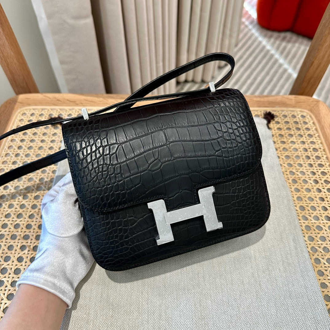 에르메스 Hermes Constance 19cm Matte Alligator 89 Noir/silver