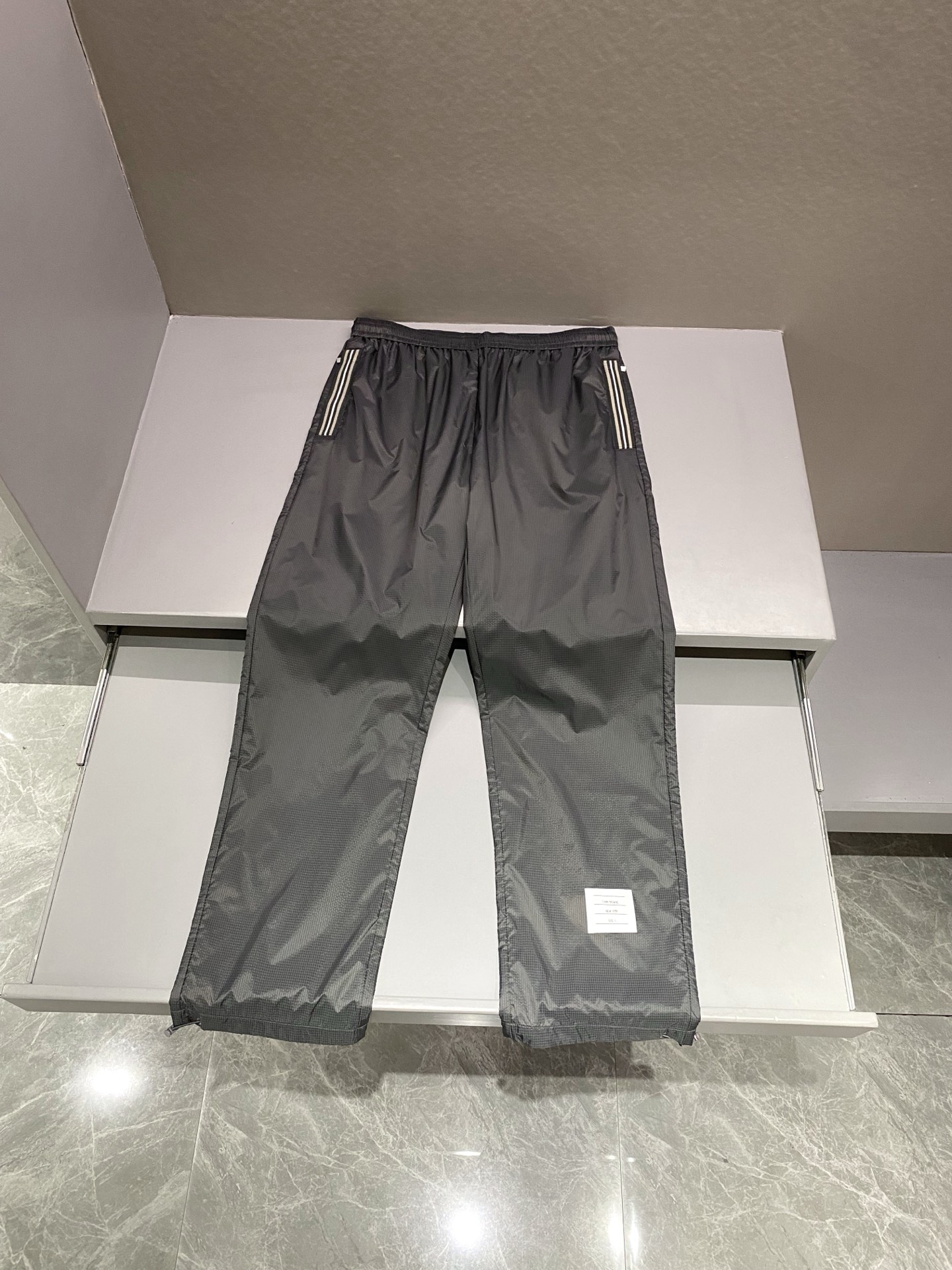 톰브라운 Thom Browne 바지