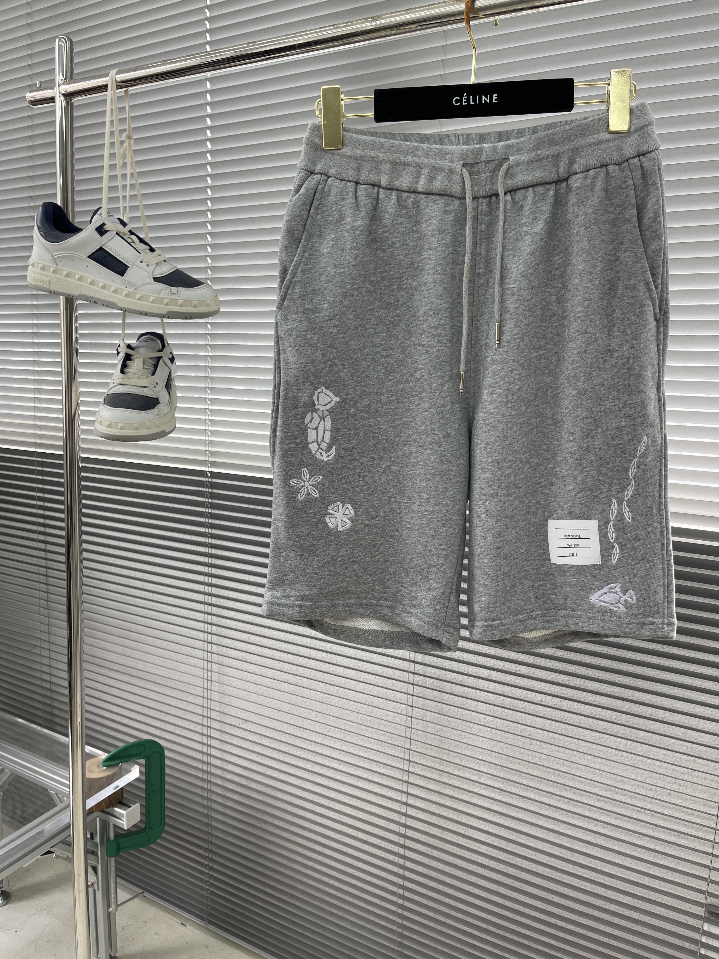 톰브라운 Thom Browne 반바지