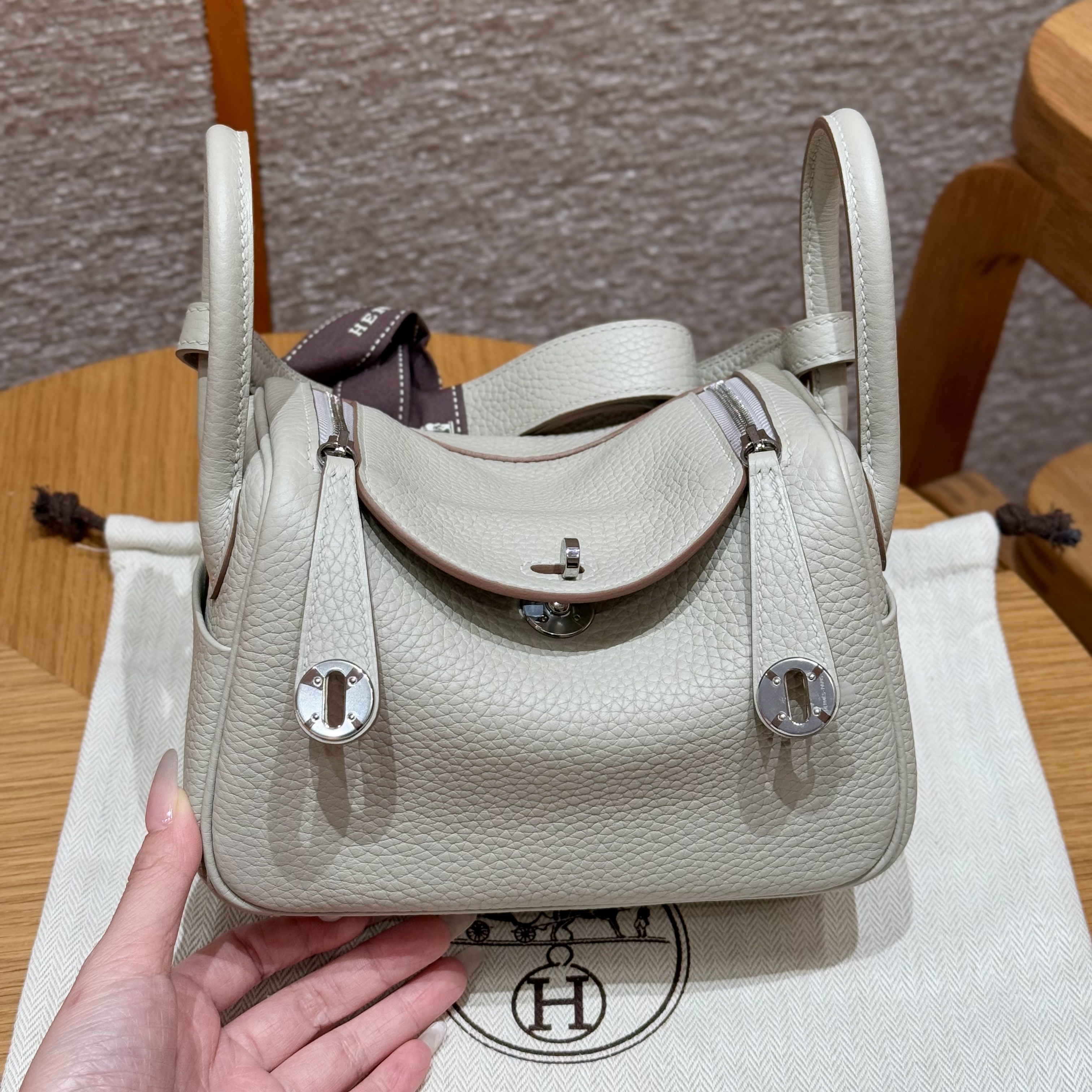 에르메스 Hermes Mini Lindy 19cm Clemence 80 Gris Perle/silver