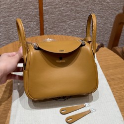 에르메스 Hermes Mini Lindy 19cm Swift 2S Sesame/silver