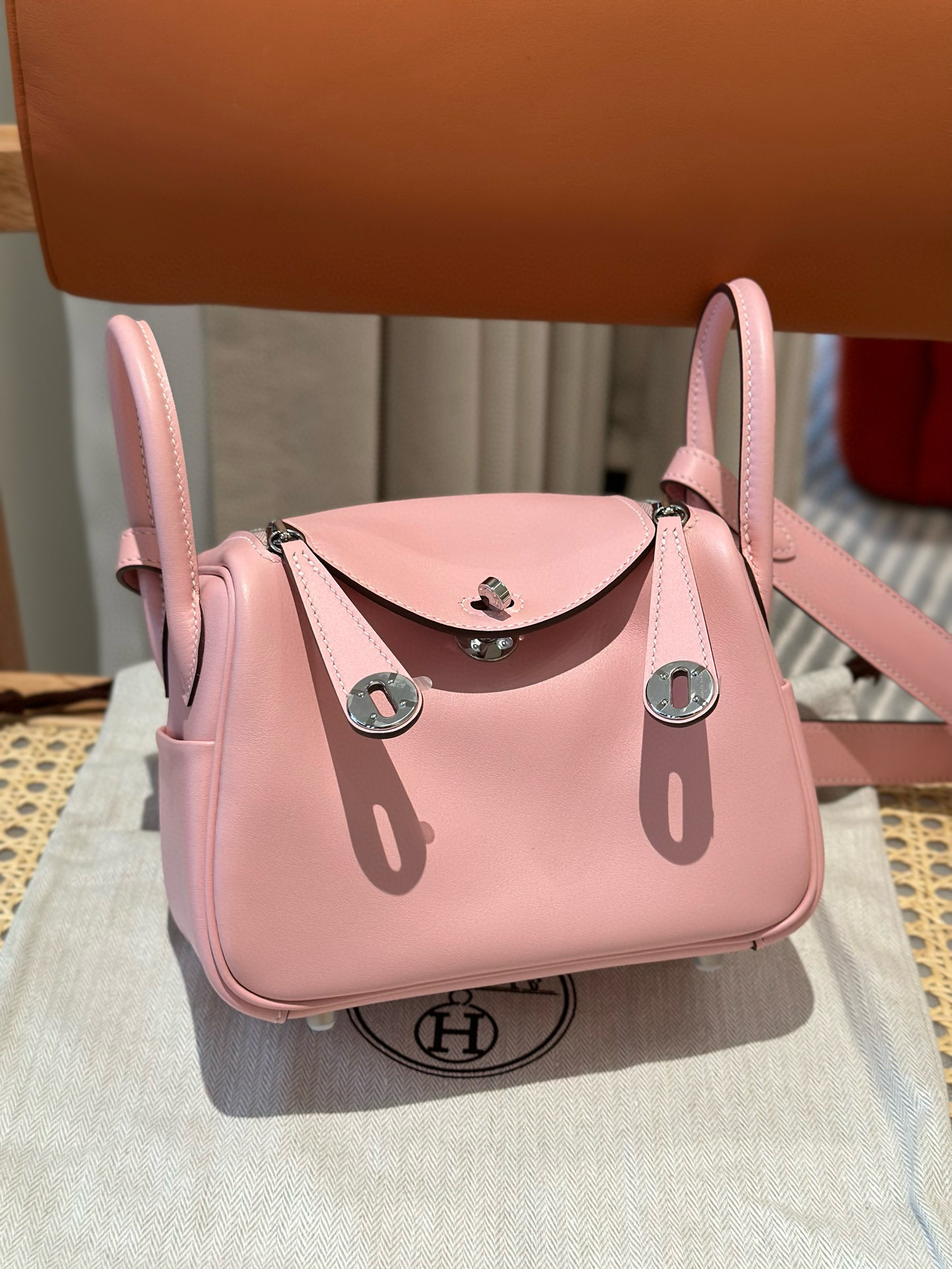에르메스 Hermes Mini Lindy 19cm Swift 3Q Rose Sakura/silver