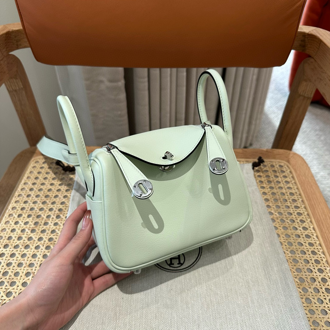 에르메스 Hermes Mini Lindy 19cm Swift OS Fizz/silver