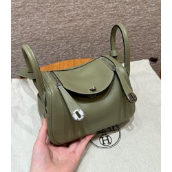 에르메스 Hermes Mini Lindy 19cm Swift Q1 Sauge/silver
