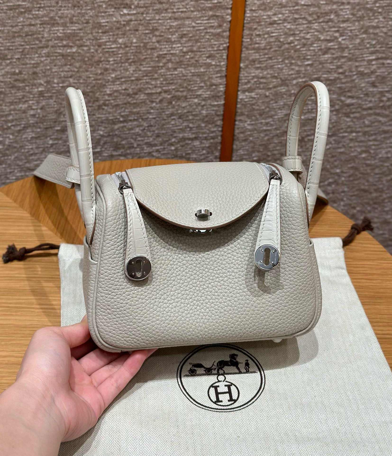 에르메스 Hermes Mini Lindy 19cm Clemence and  Matte Alligator 80 Girs Perle/silver