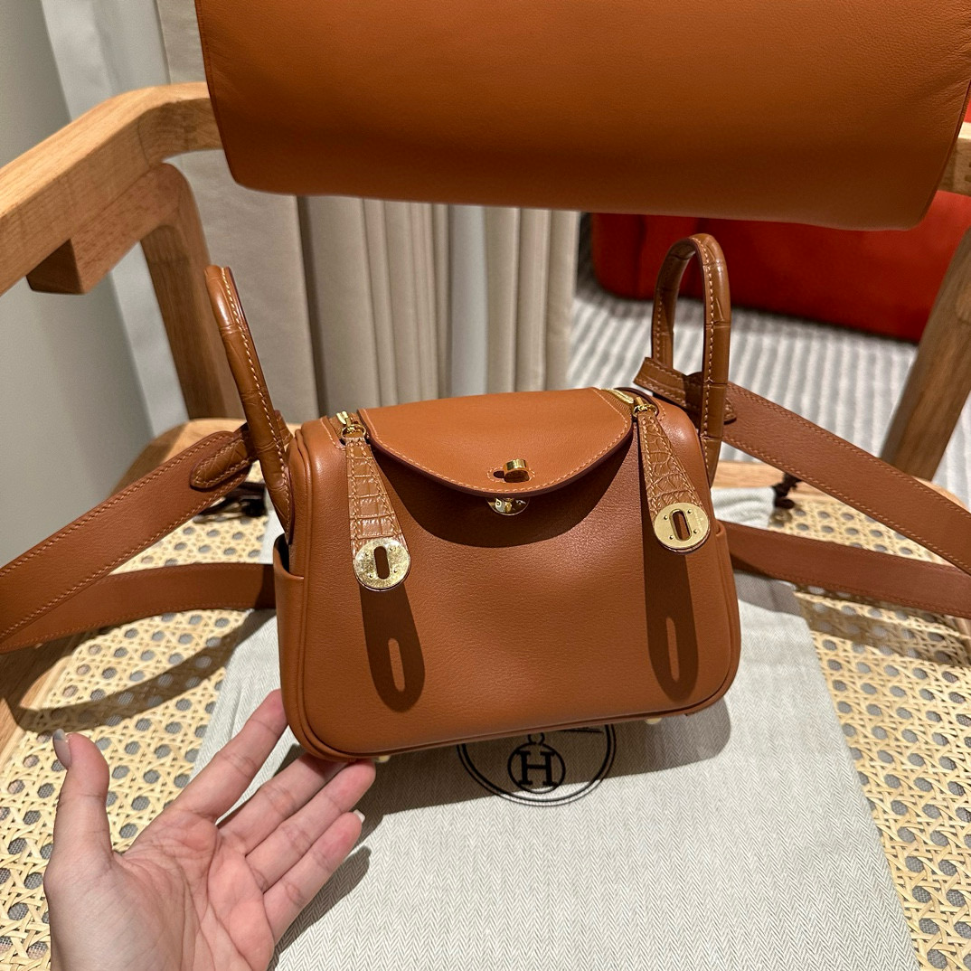 에르메스 Hermes Mini Lindy 19cm Swift and Matte Alligator 37 Gold/gold