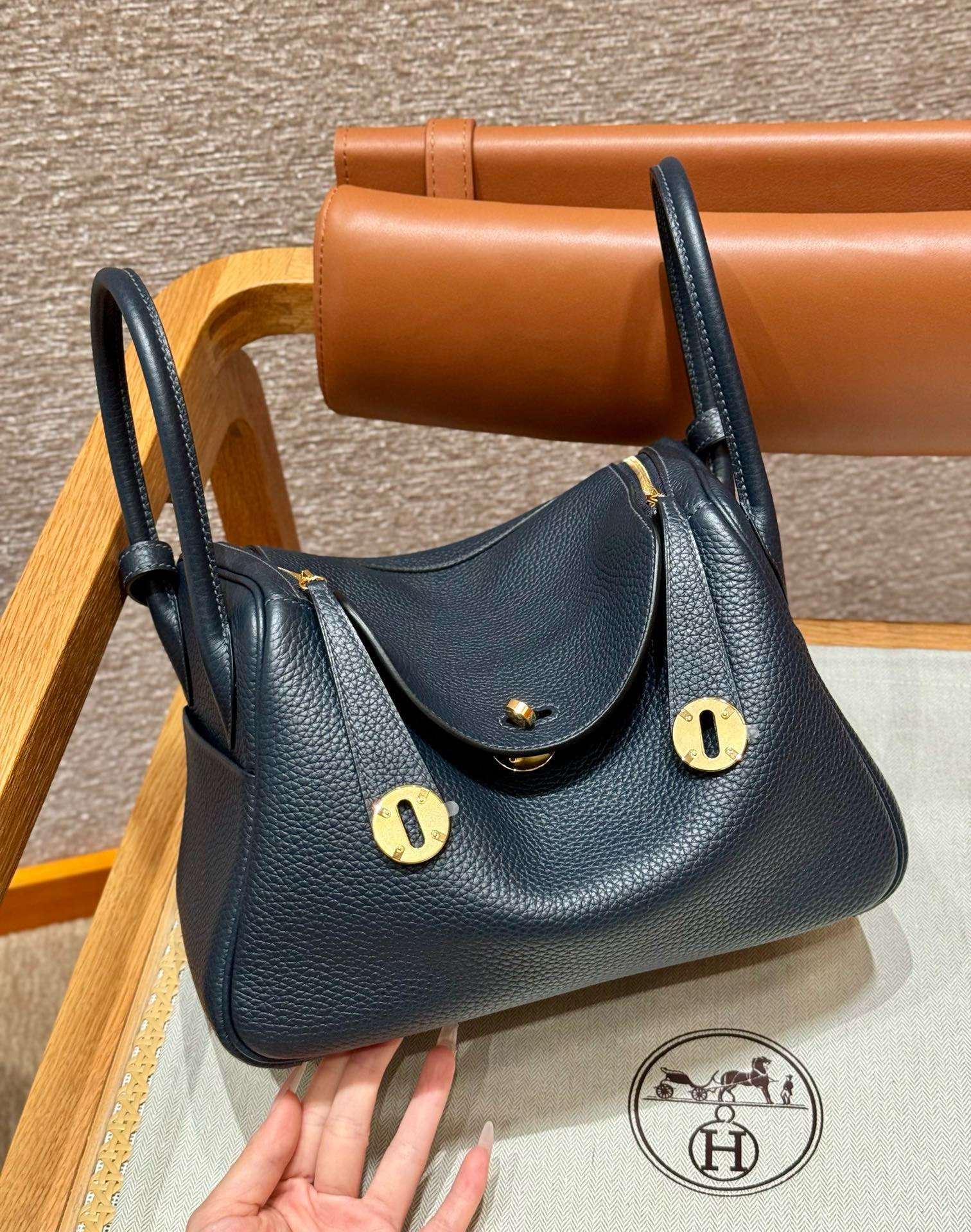 에르메스 Hermes Lindy 26cm Clemence 2Z Blue nuit/gold