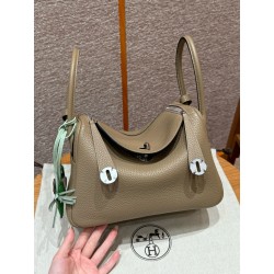 에르메스 Hermes Lindy 26cm Clemence 8Q Beige Marfa/silver