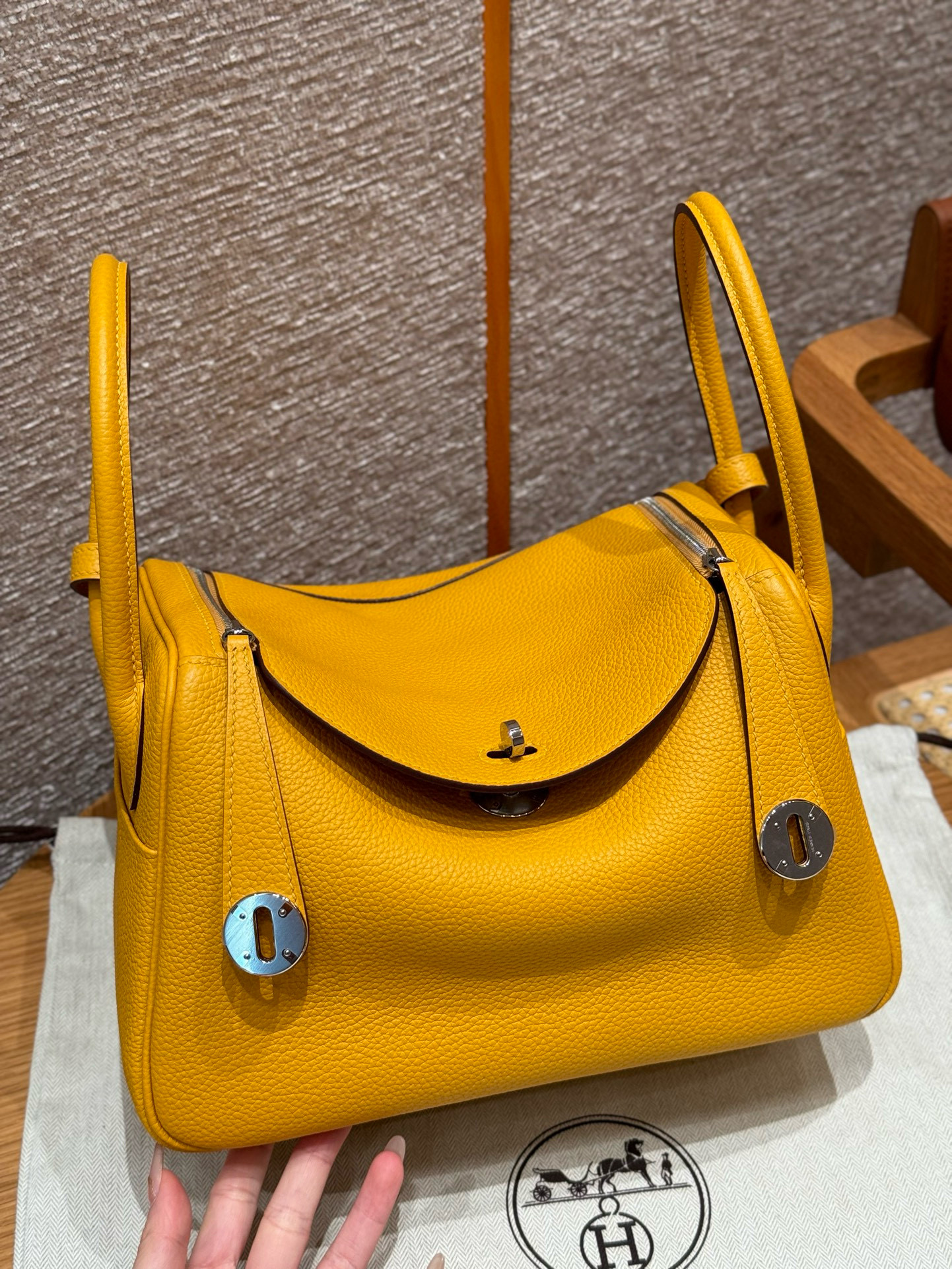 에르메스 Hermes Lindy 26cm Clemence 9D Jaune ambre/silver
