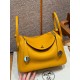 에르메스 Hermes Lindy 26cm Clemence 9D Jaune ambre/silver
