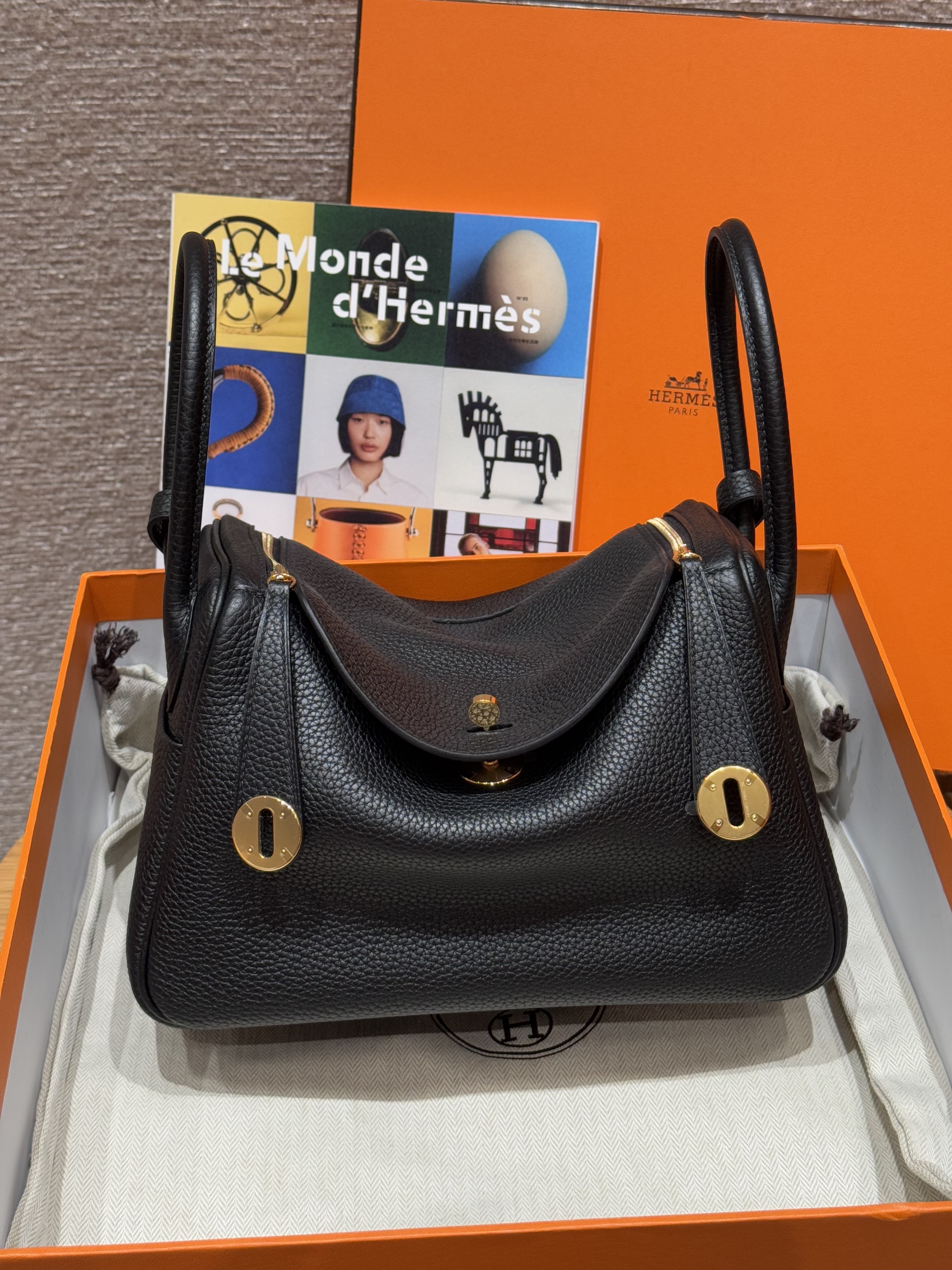 에르메스 Hermes Lindy 26cm Clemence 89 Noir/gold