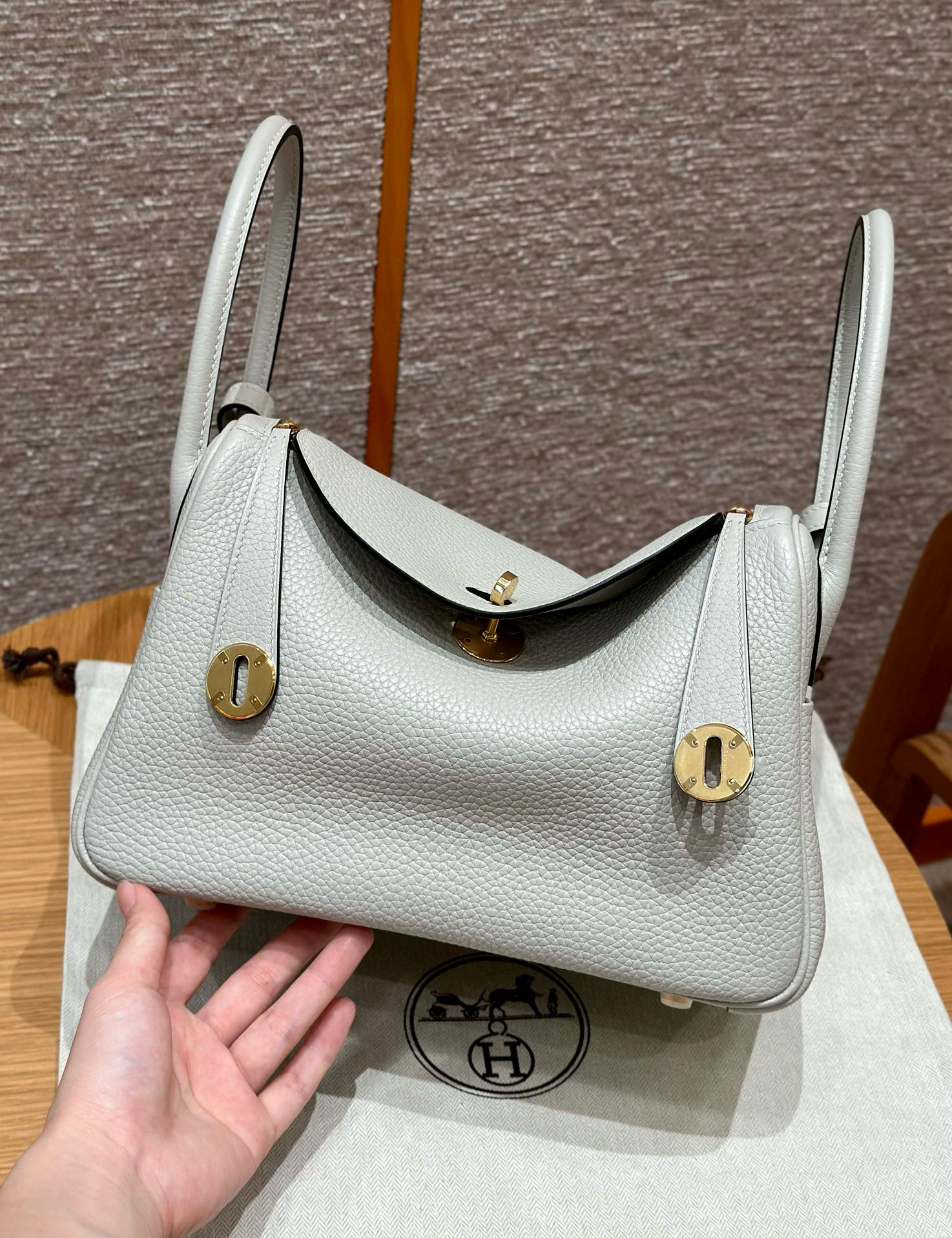 에르메스 Hermes Lindy 26cm Clemence Glacier Gray/gold