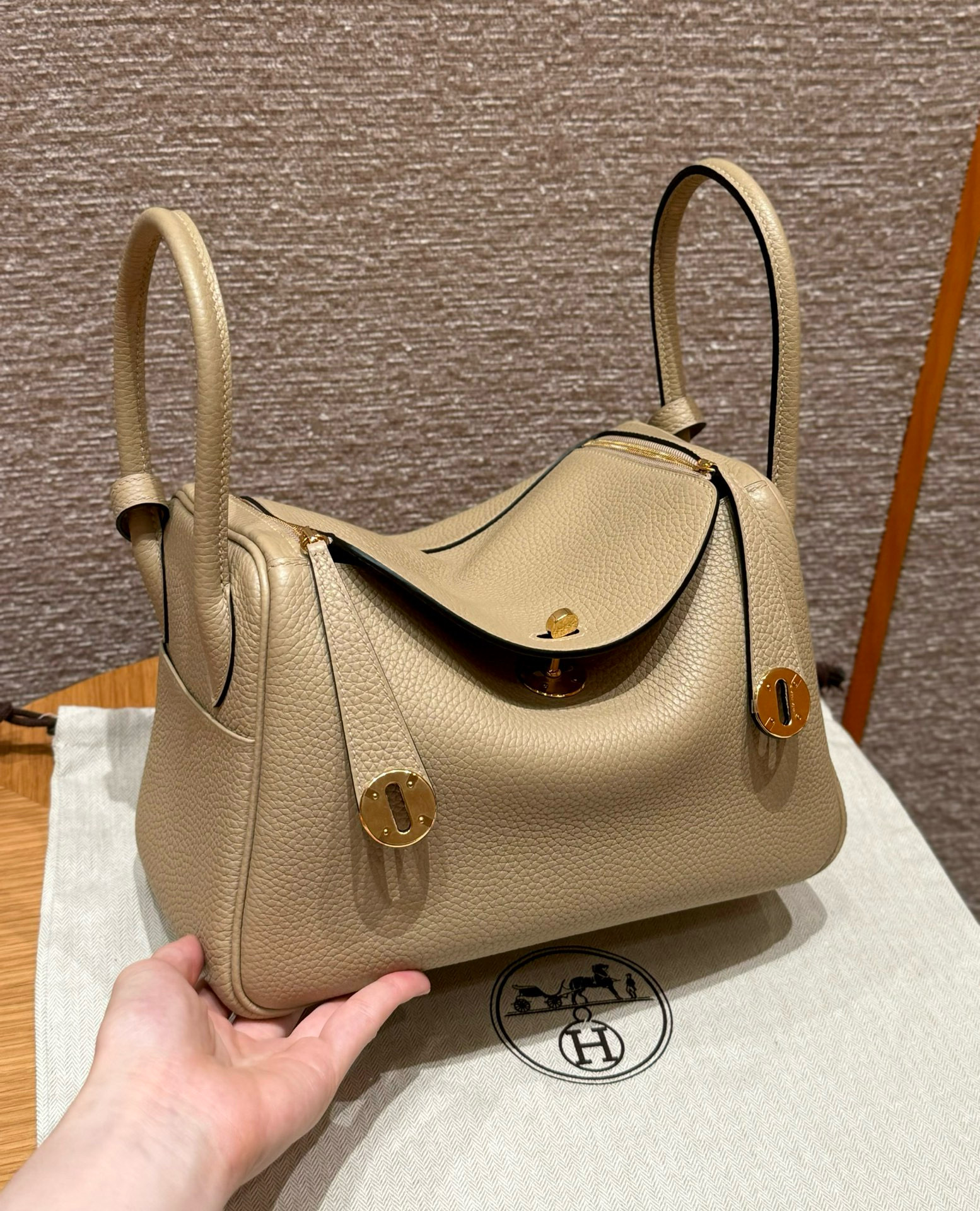 에르메스 Hermes Lindy 26cm Clemence S2 Trench/gold