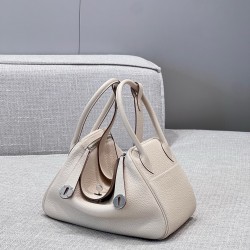 에르메스 Hermes Lindy 26cm TC 10 Craie/silver