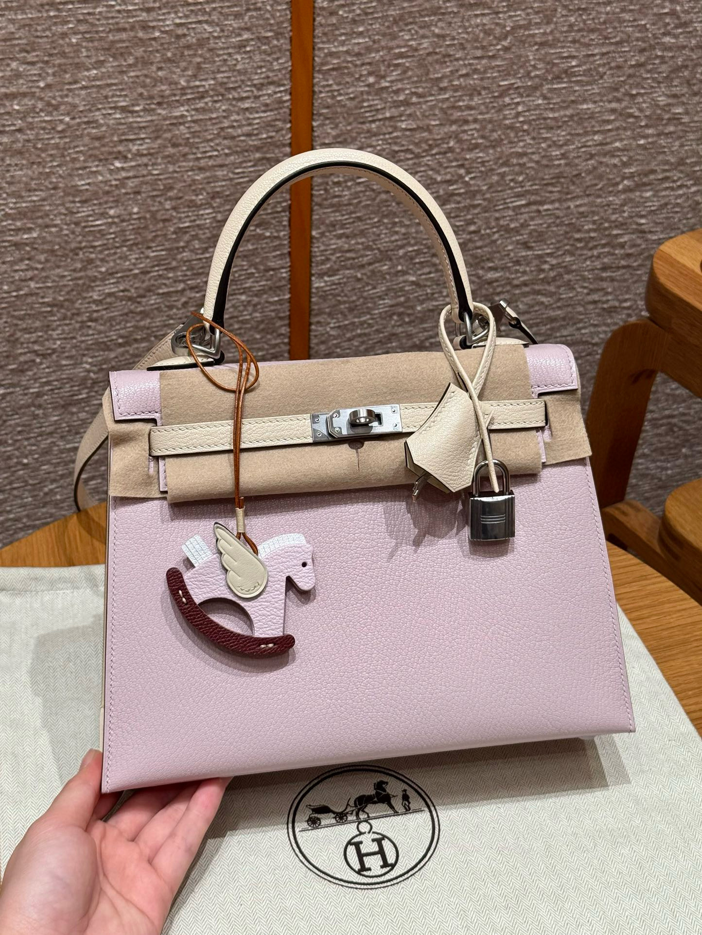 에르메스 Hermes Kelly 25cm Chèvre 09 Mauve pale and i2 Nata/silver