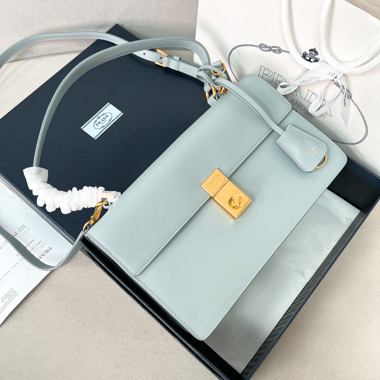 프라다 Prada 1BN023 소프트 사운드 미디엄 가죽 숄더백 28cm