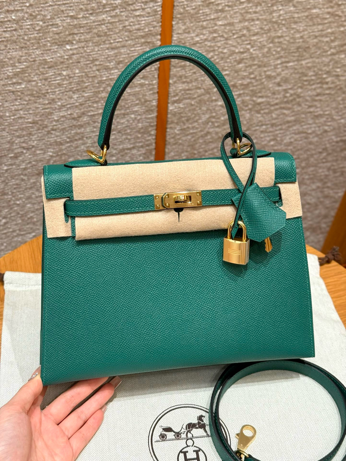 에르메스 Hermes Kelly 25cm Epsom Z6 Makachite/gold