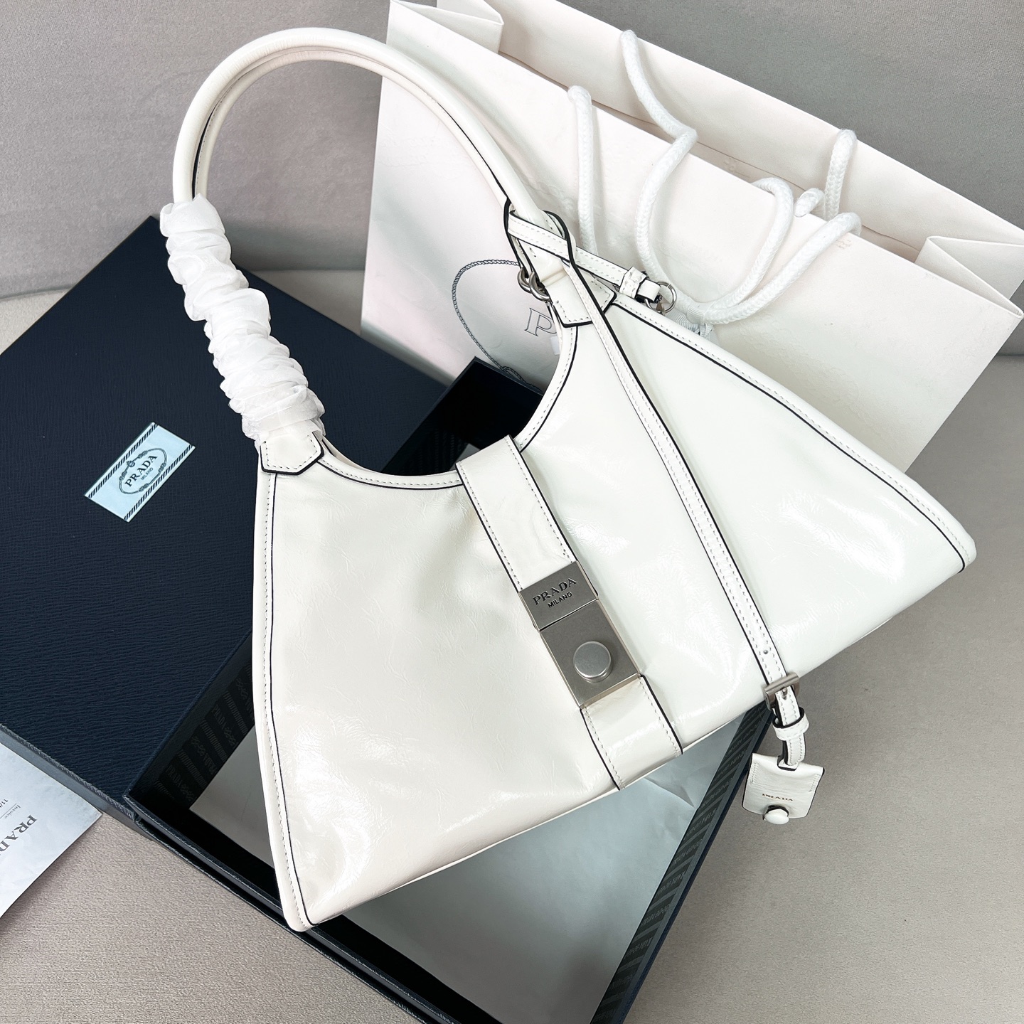 프라다 Prada 1BG563 탑 핸들백 30.5CM