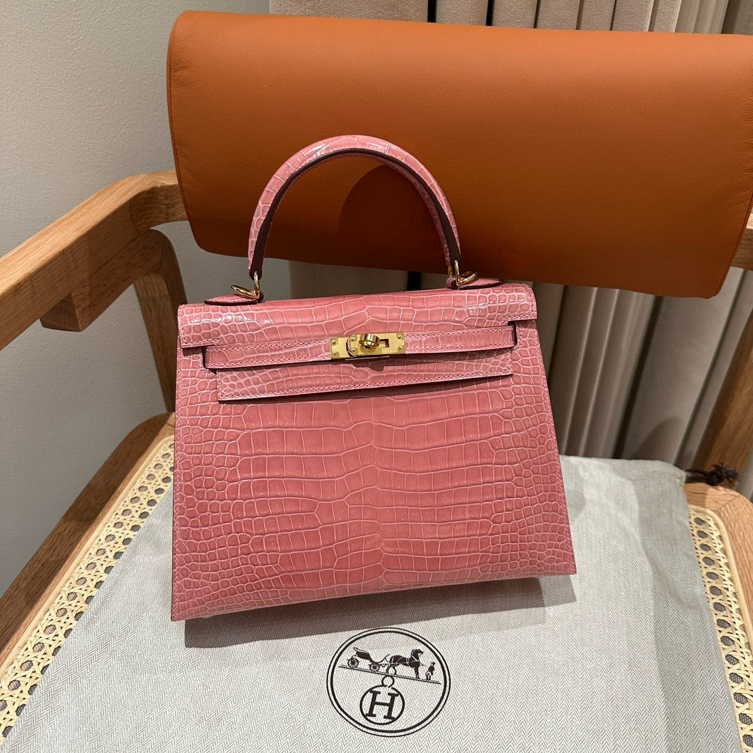 에르메스 Hermes Kelly 25cm Porosus shiny 1Q Rose Confetti/gold