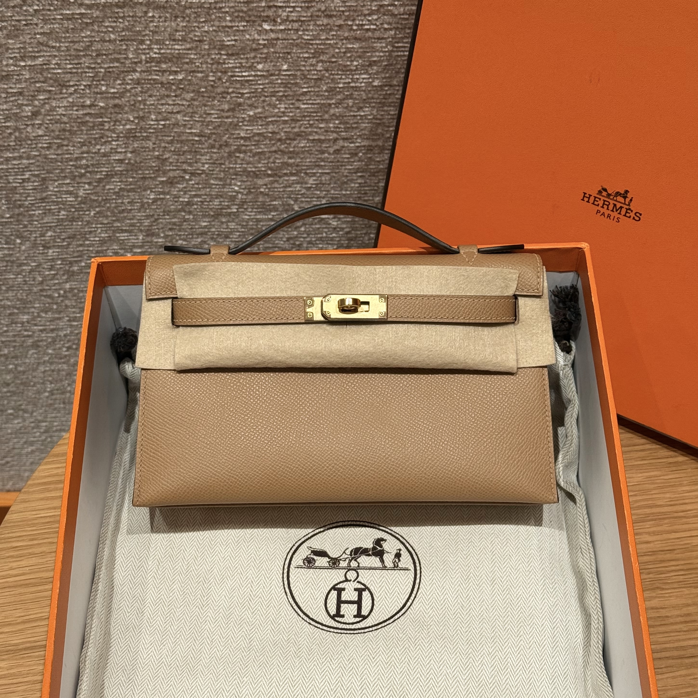 에르메스 Hermes Kelly Pochette 22cm Epsom 0M chai/gold