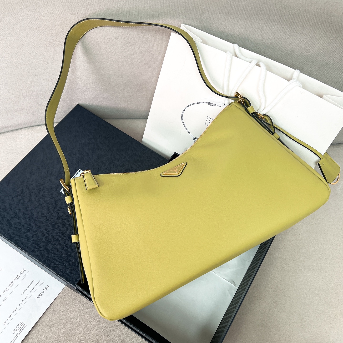 프라다 Prada 1BC228 에메 라지 가죽 숄더백 39CM