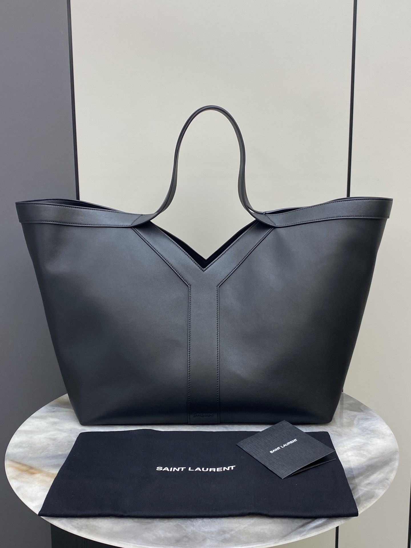 생로랑 Saint laurent/YSL 817602 Y Tote in Grained Leather Black