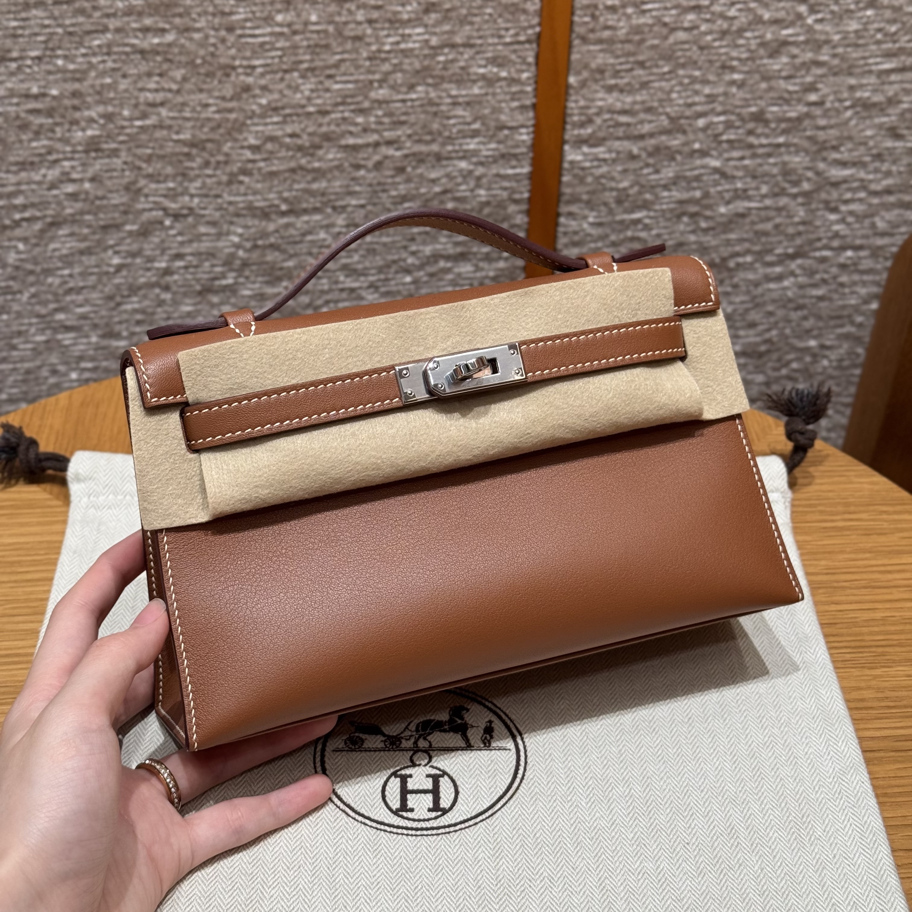 에르메스 Hermes Kelly Pochette 22cm Swift 37 Gold/silver