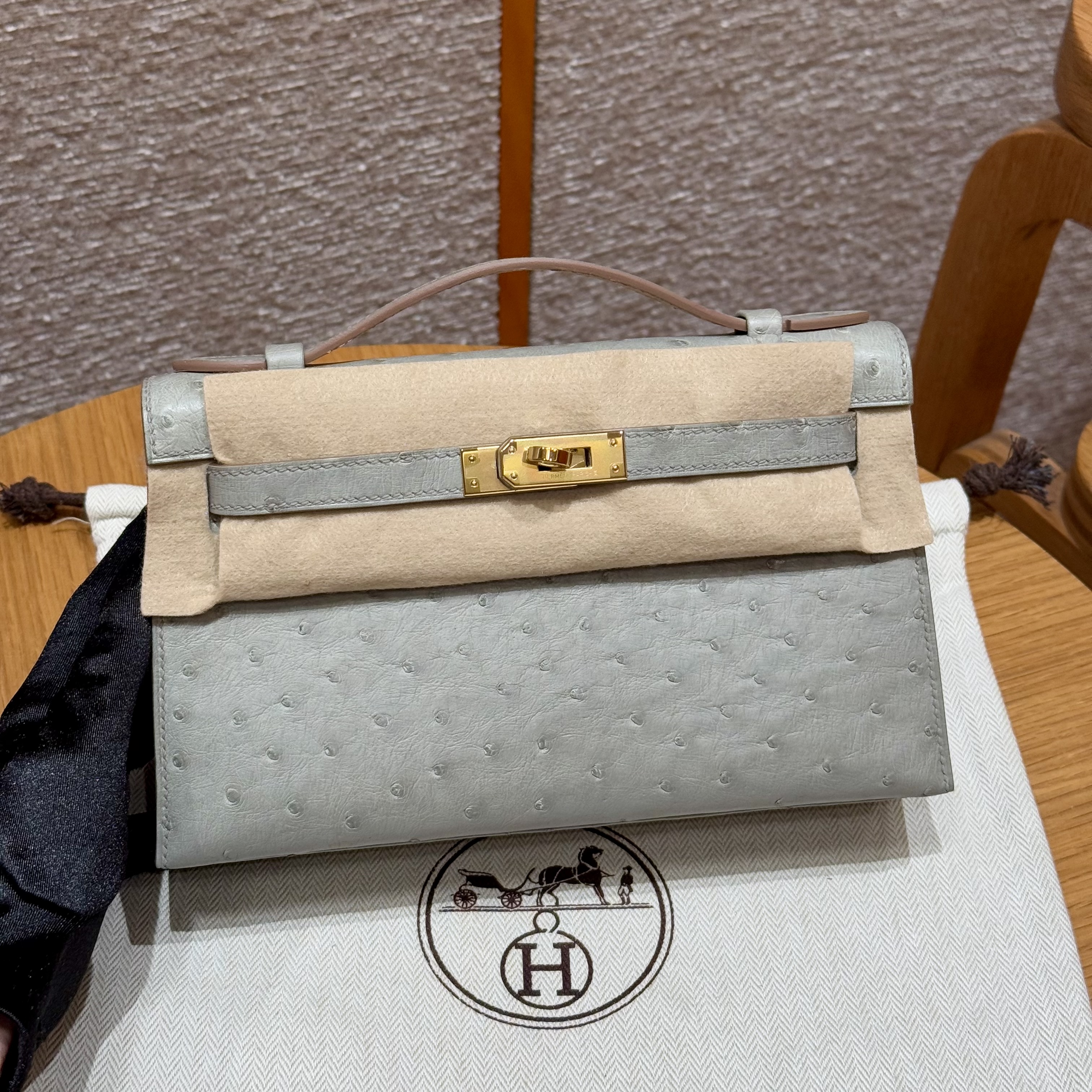 에르메스 Hermes Kelly Pochette 22cm KK ostrich 80 Gris perle/gold