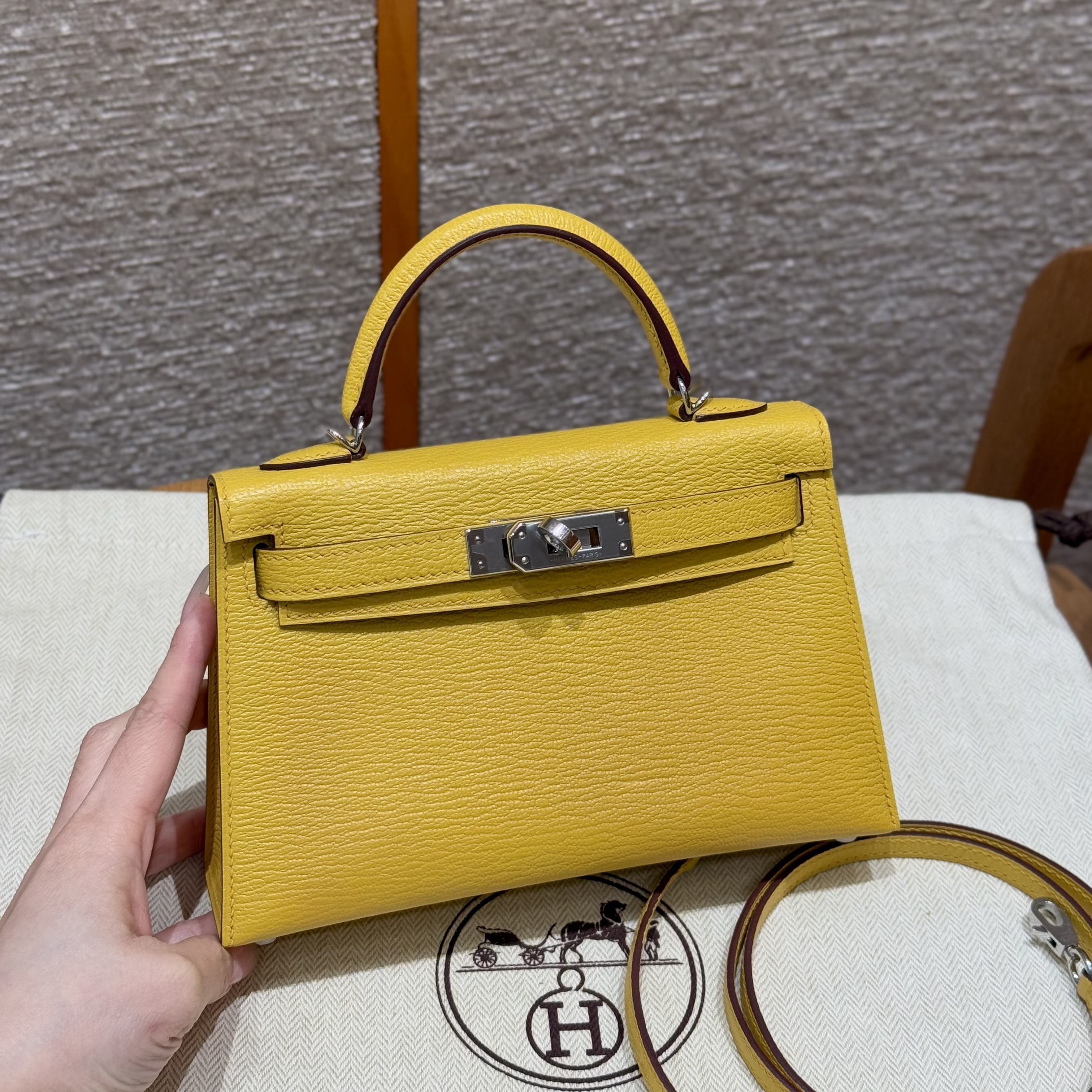 에르메스 Hermes Mini Kelly 19cm Chèvre 9o Jaune Naples/silver