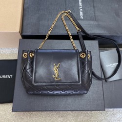 생로랑 Saint laurent/YSL 672738 Mini Nolita in Lambskin Black 18CM