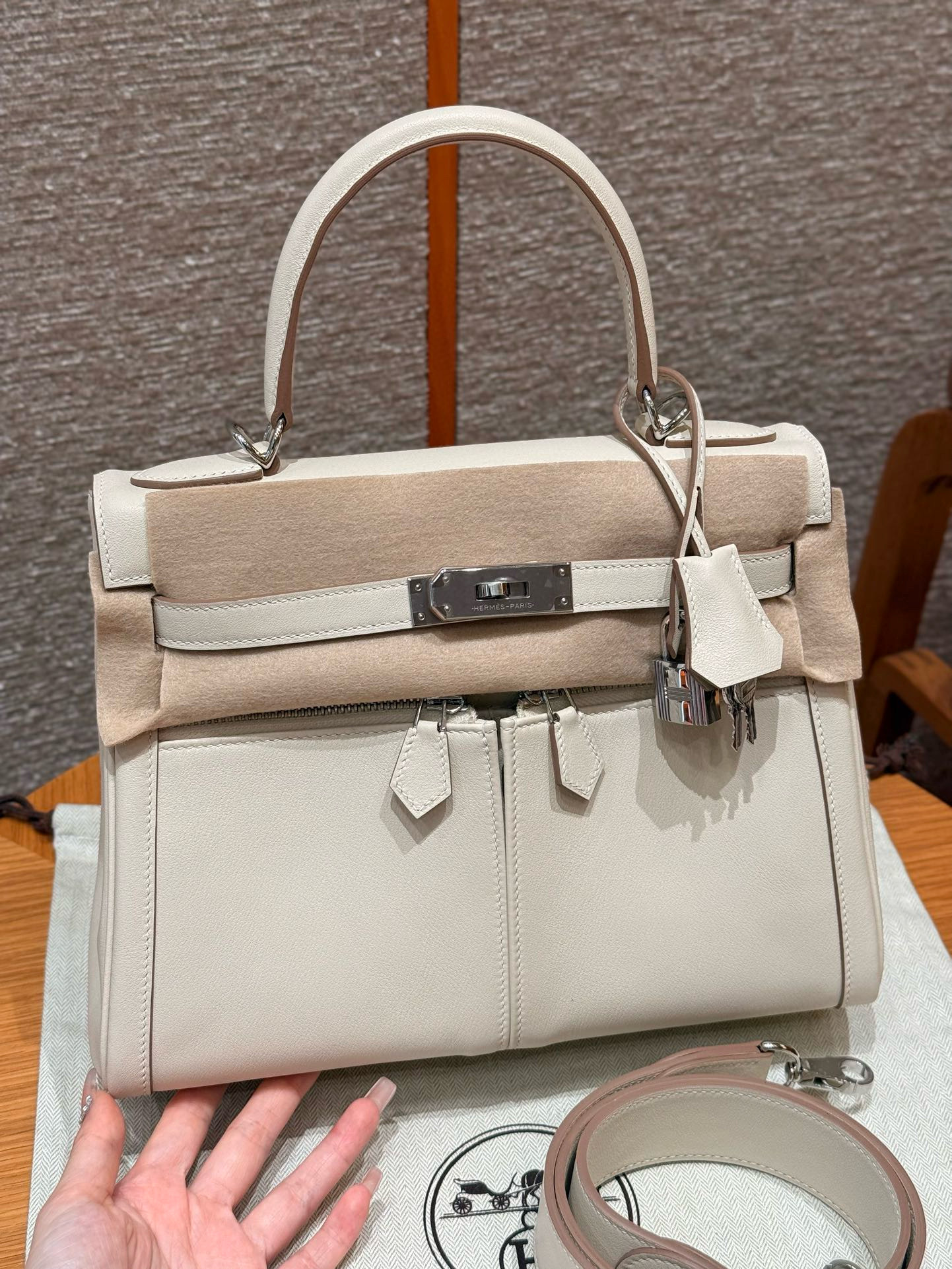 에르메스 Hermes Kelly Lakis 28cm Swift 10 Craie/silver
