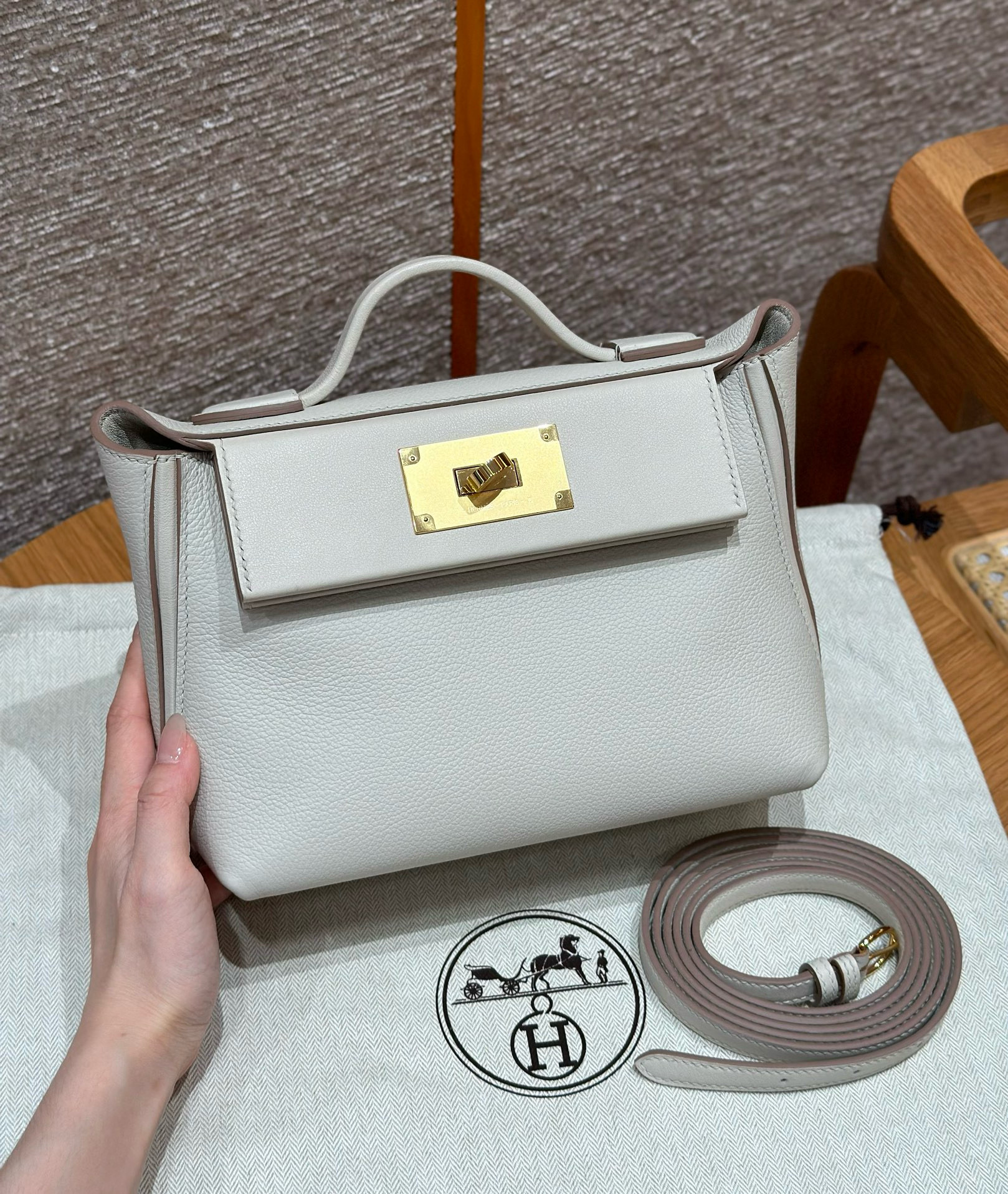 에르메스 Hermes Kelly 2424 21cm evercolor 8L Beton/gold