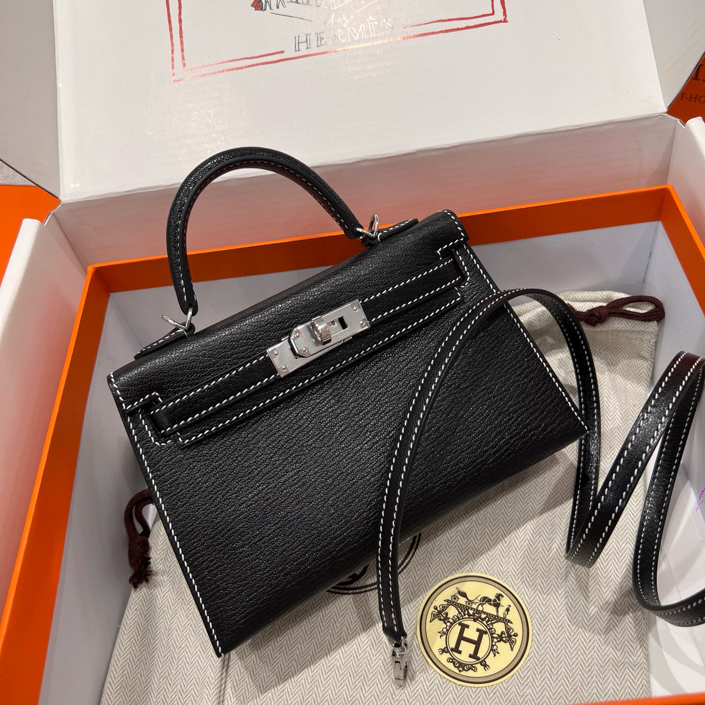 에르메스 Hermes Mini Kelly chèvre 89 Noir and 9D Jaune amber/silver