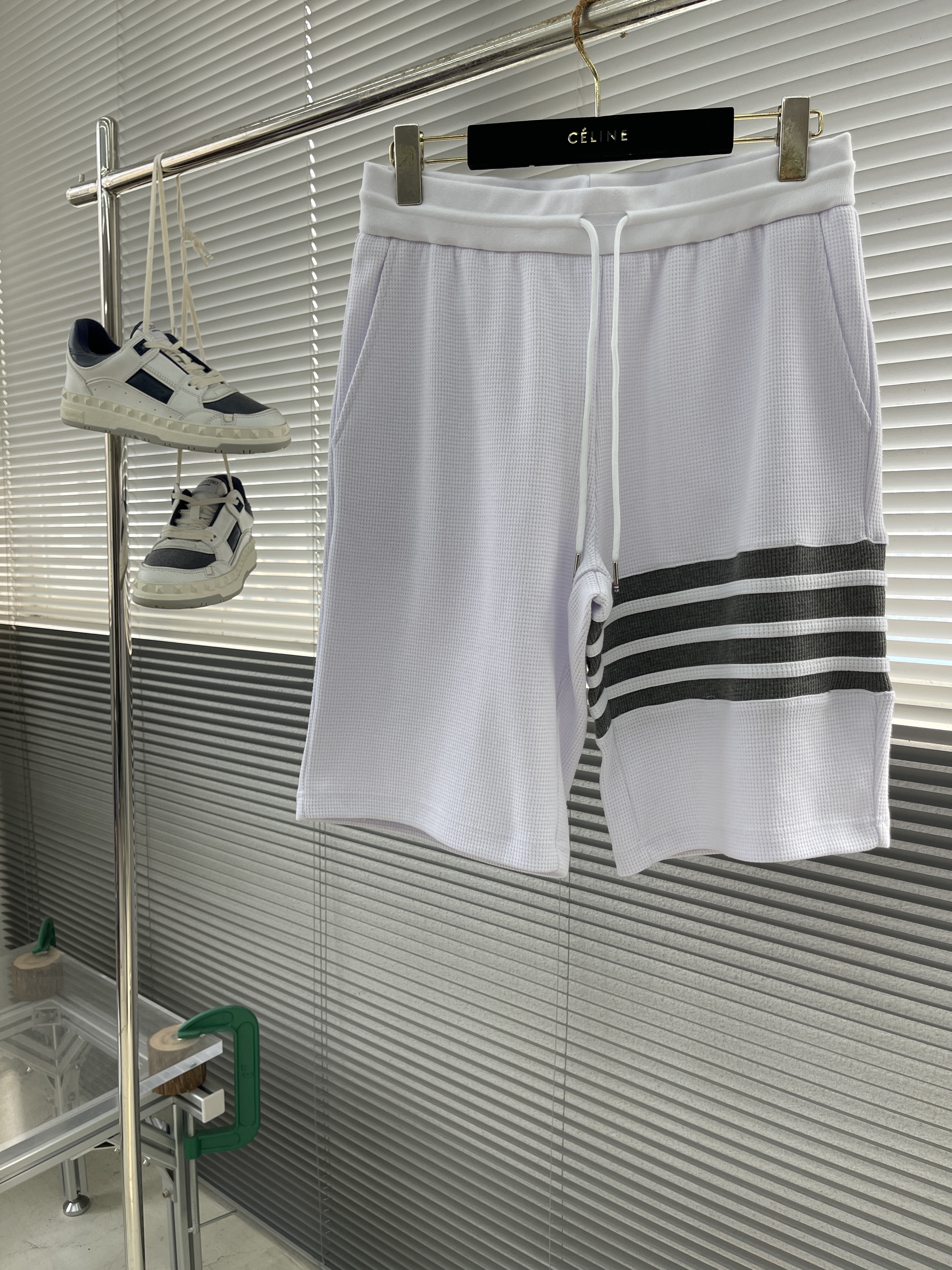 톰브라운 Thom Browne 반바지