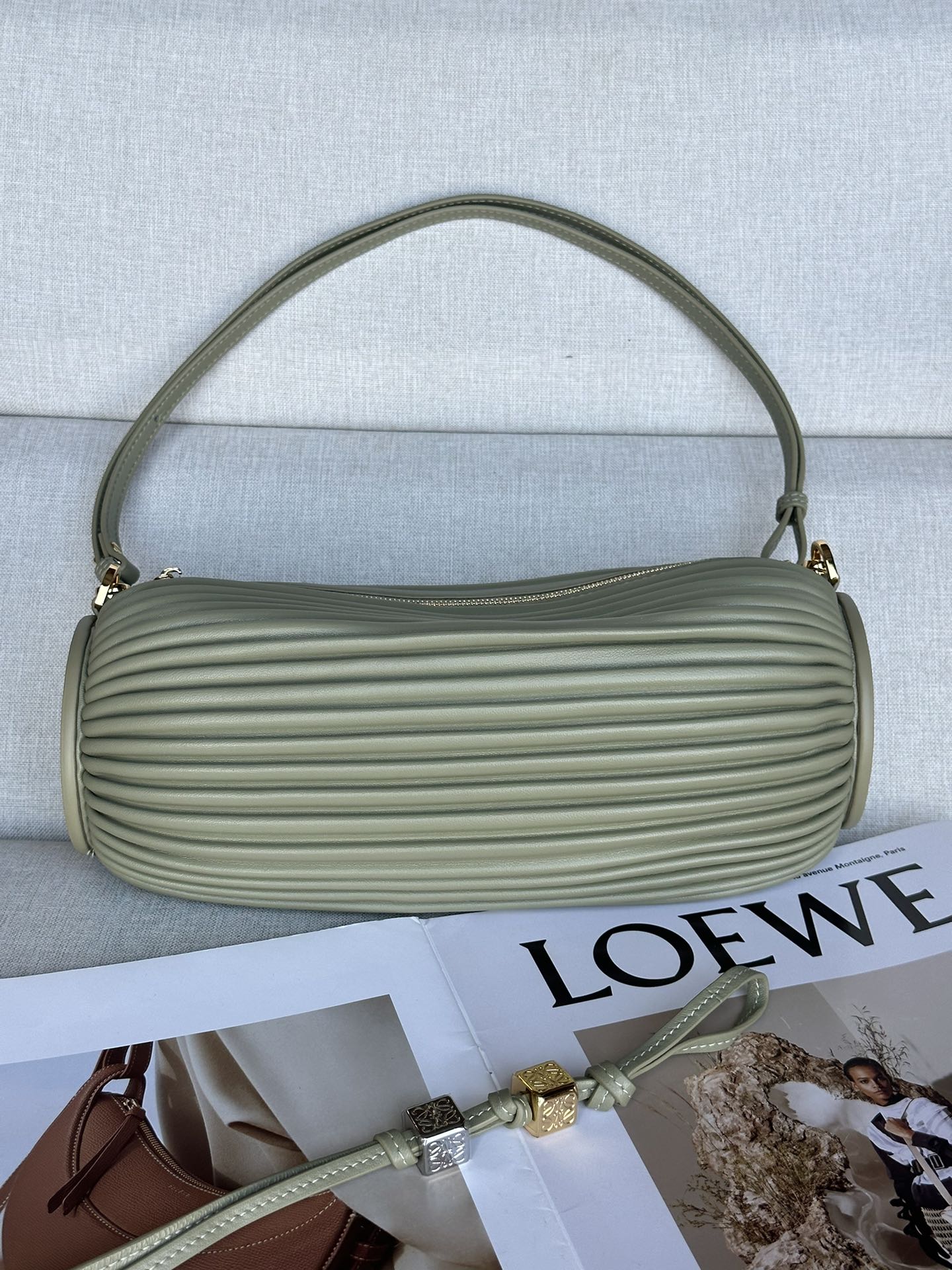 로에베 Loewe A912P84X27-1100  Bracelet Pouch In Pleated Nappa