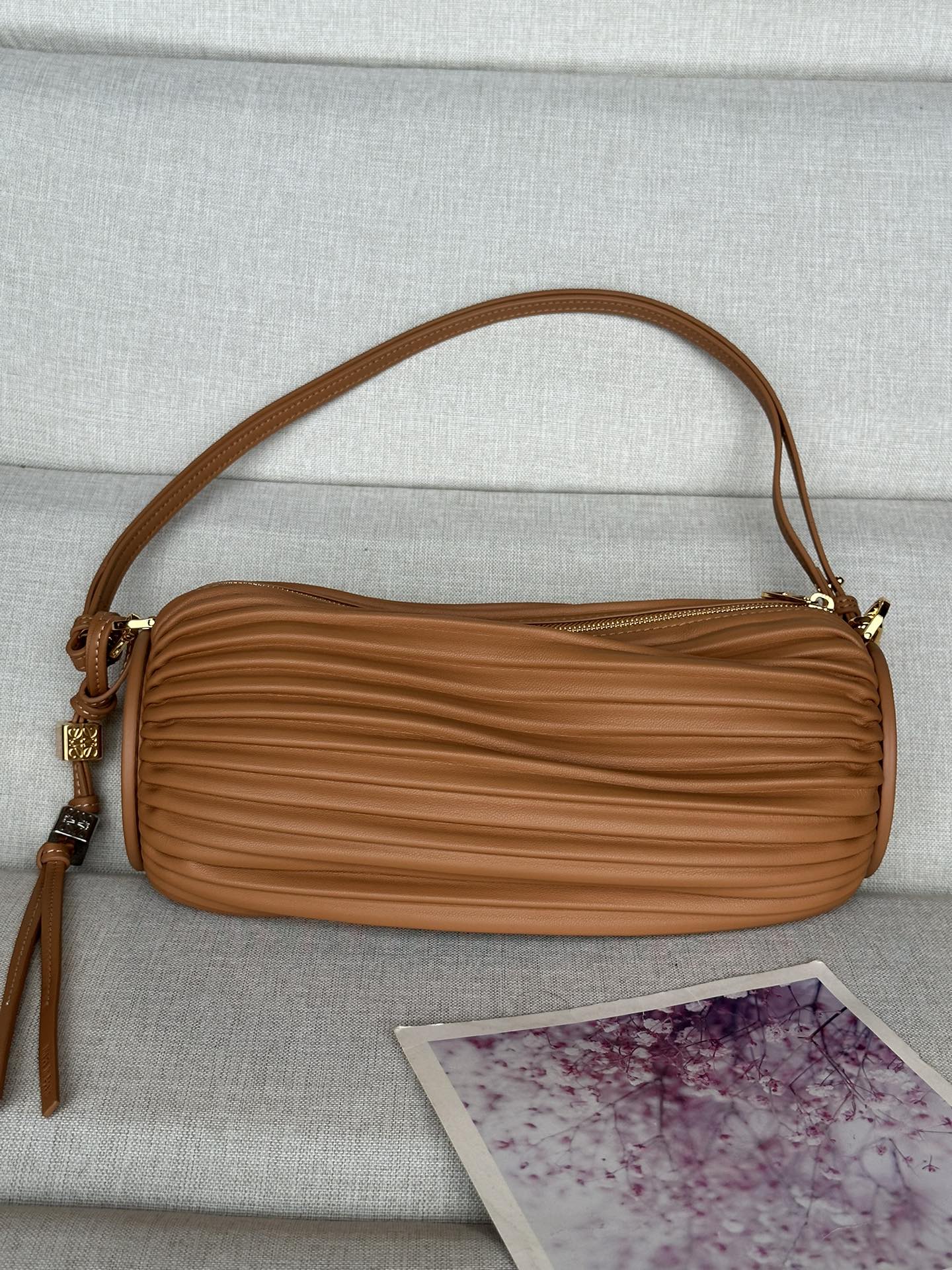 로에베 Loewe A912P84X27-1100  Bracelet Pouch In Pleated Nappa
