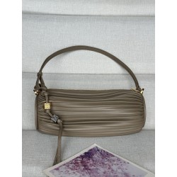로에베 Loewe A912P84X27-1100  Bracelet Pouch In Pleated Nappa