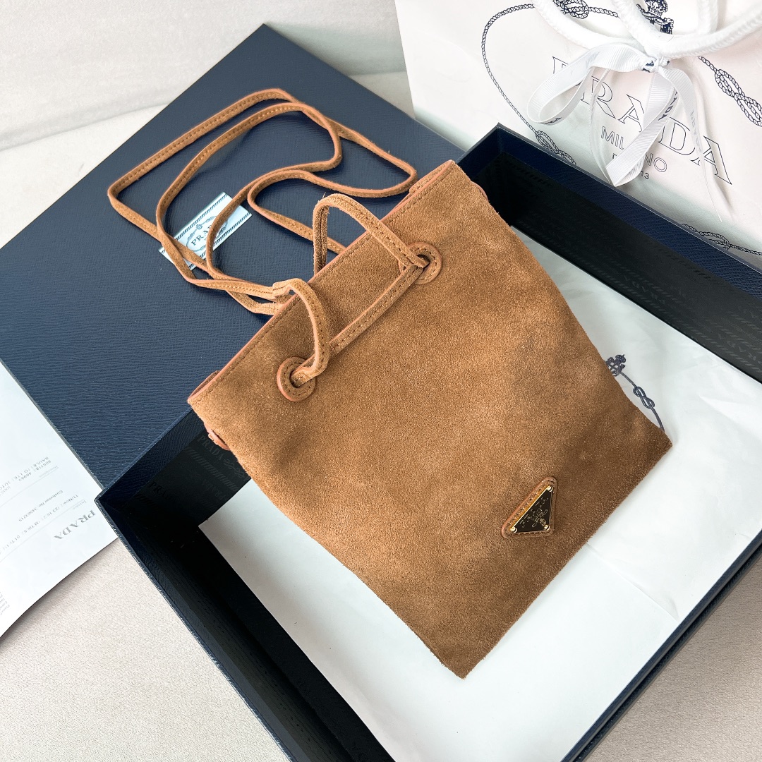 프라다 Prada 1BH221 버킷 백 20cm