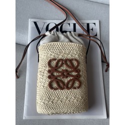 로에베 Loewe C630G35X05 Square Pocket In Iraca Palm and Calfskin Natural Tan
