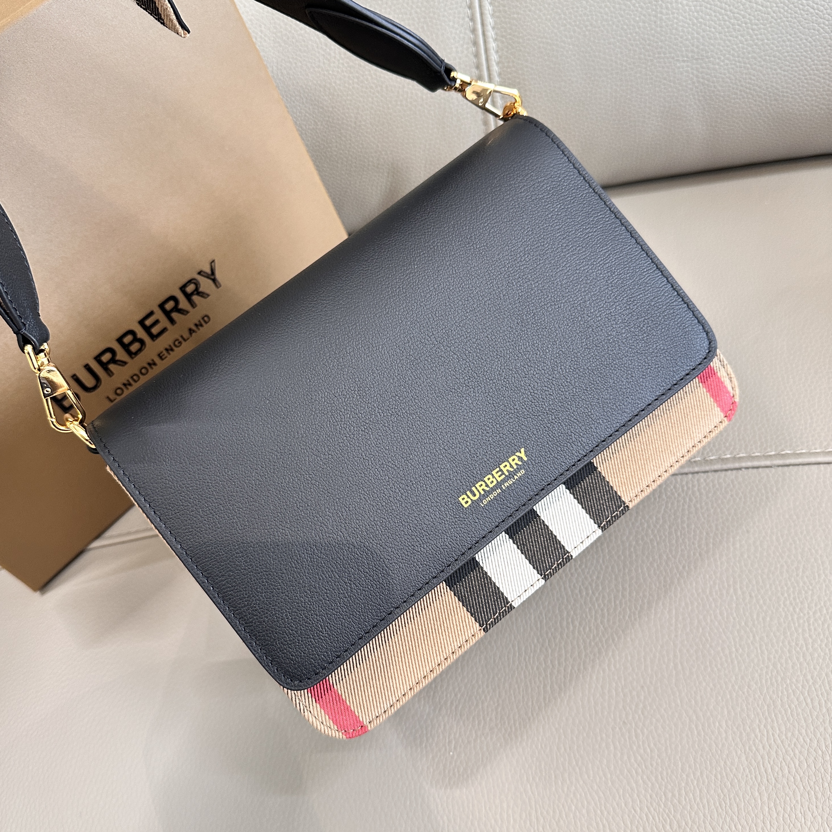 버버리 Burberry 0251 크로스 백 24CM