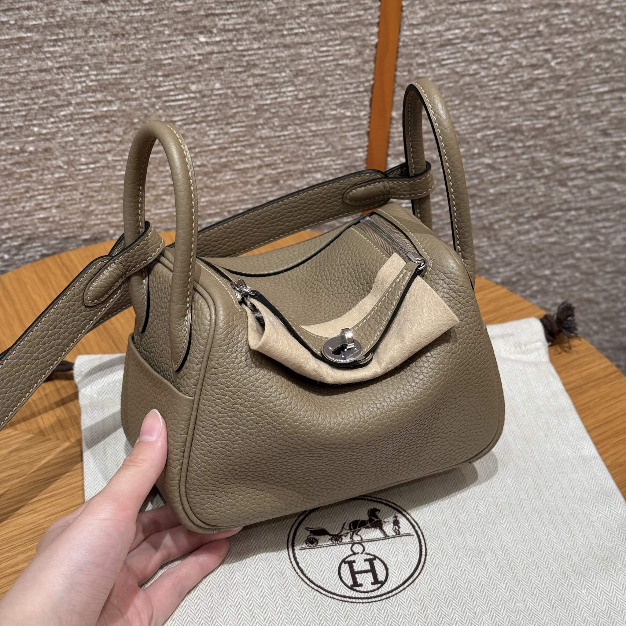 에르메스 Hermes Mini Lindy 19cm Clemence 8Q Beige Marfa/silver