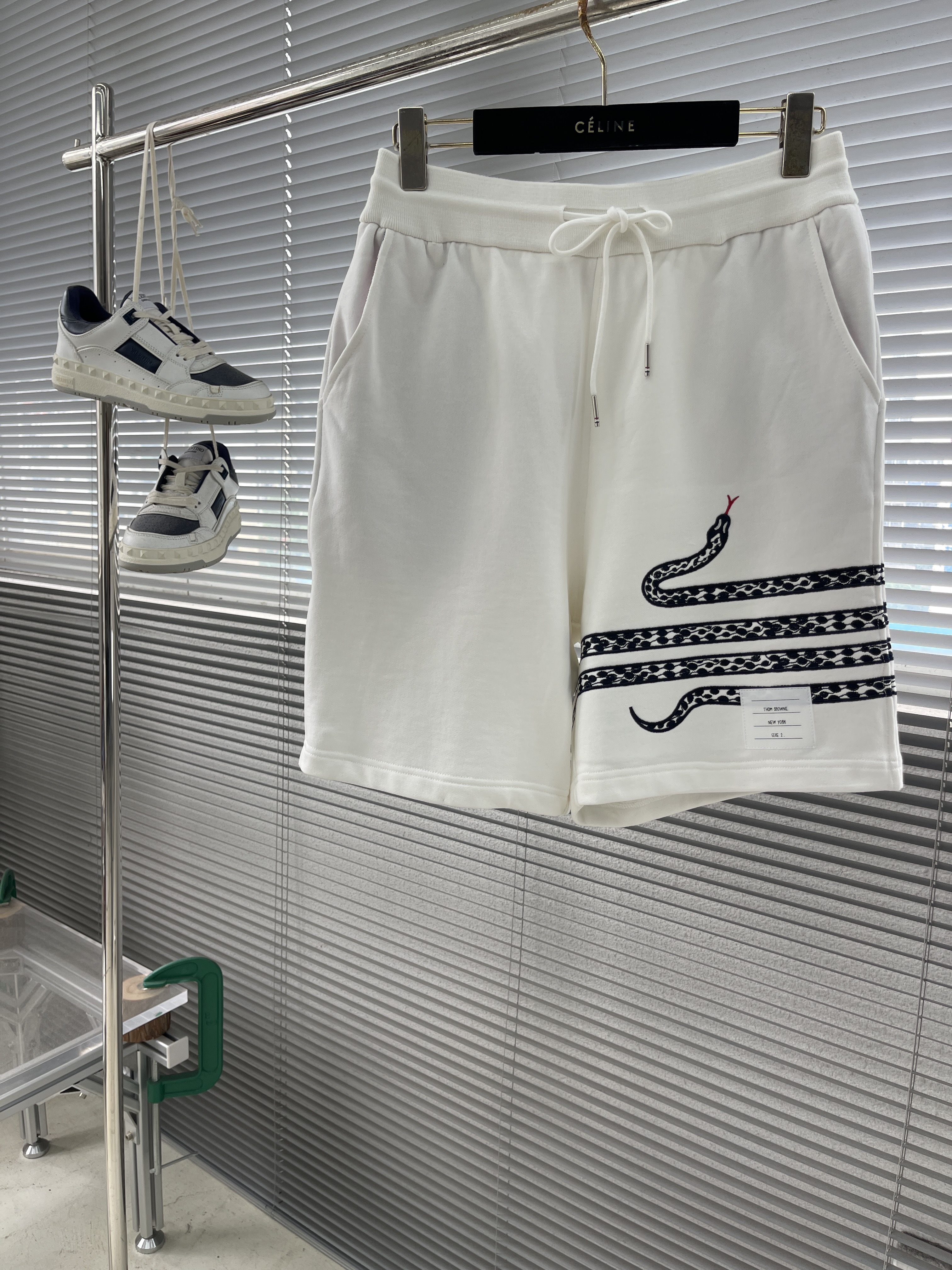 톰브라운 Thom Browne 반바지