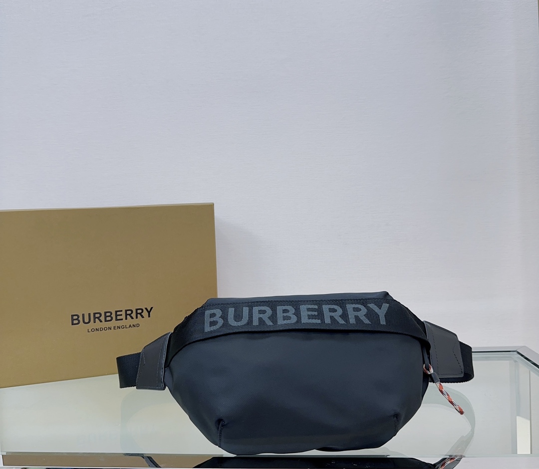 버버리 Burberry 5211 벨트 백 31cm