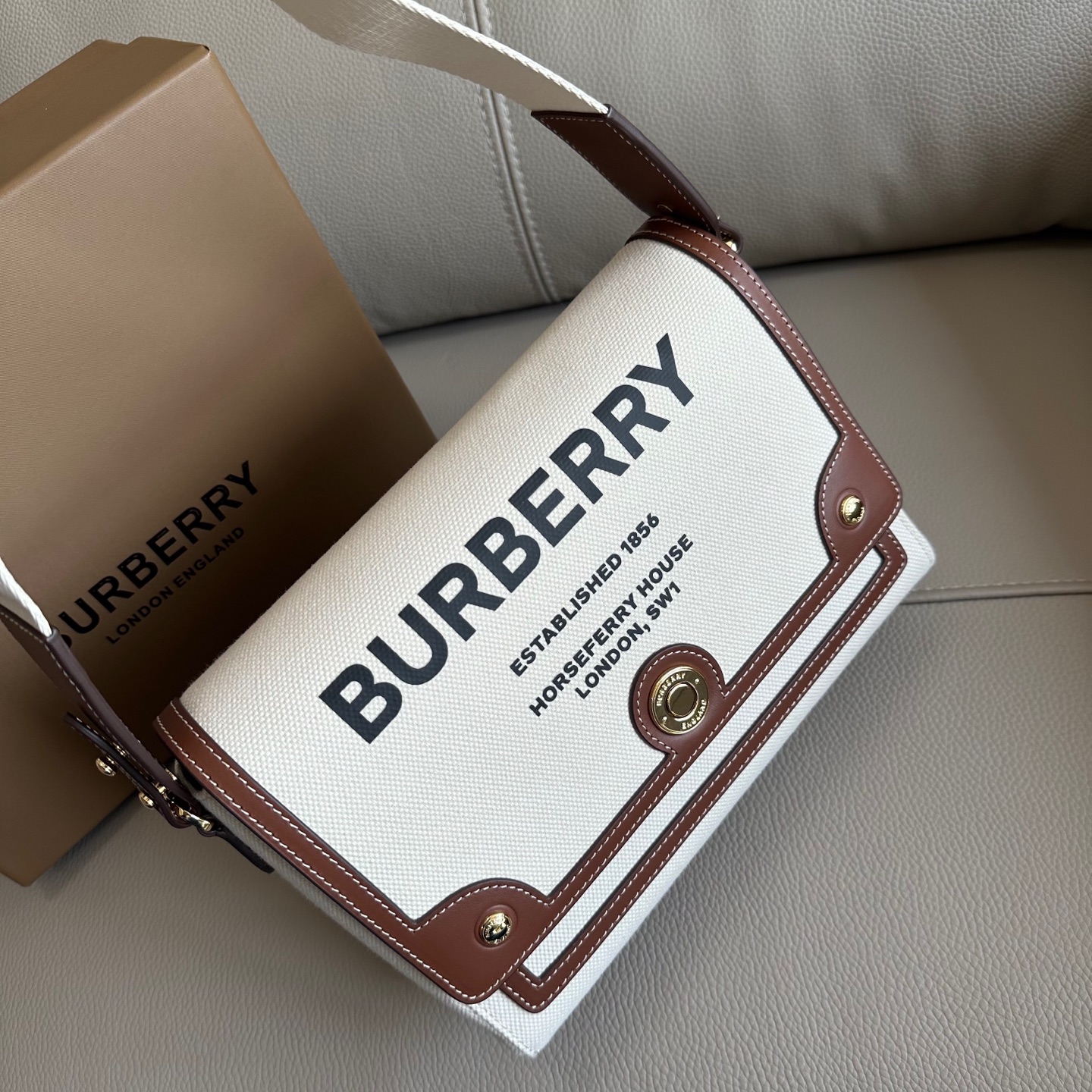 버버리 Burberry  9061 크로스 백  25cm