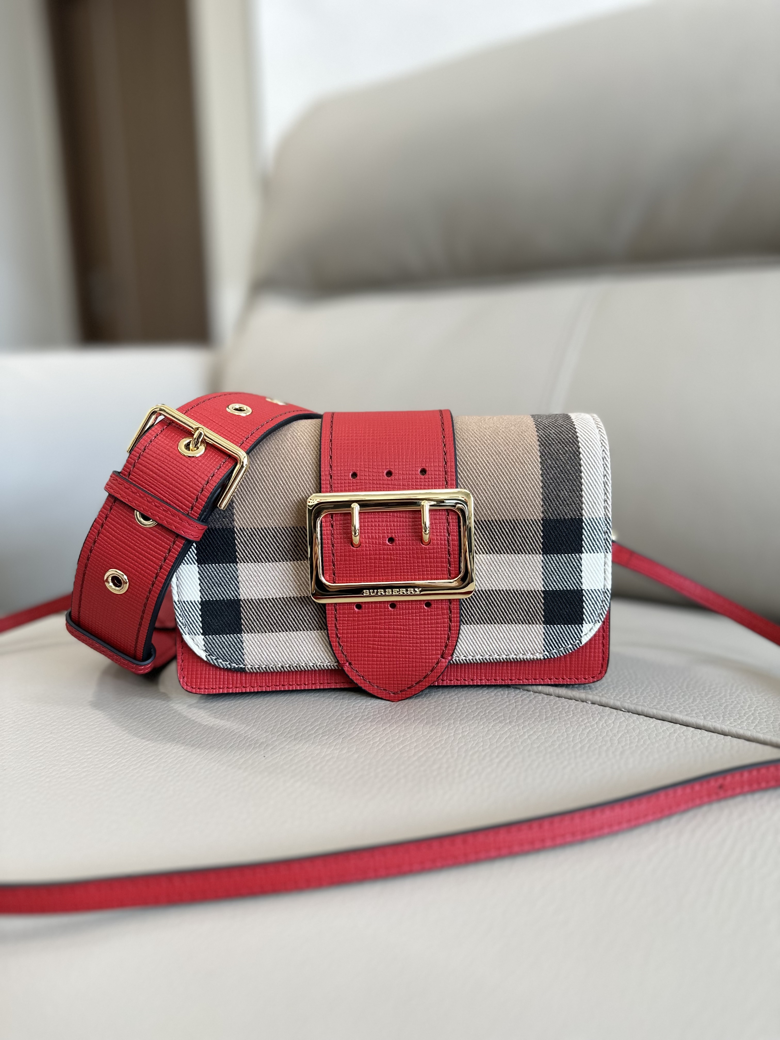 버버리 Burberry 4601 The Buckle 크로스 백 19.5cm