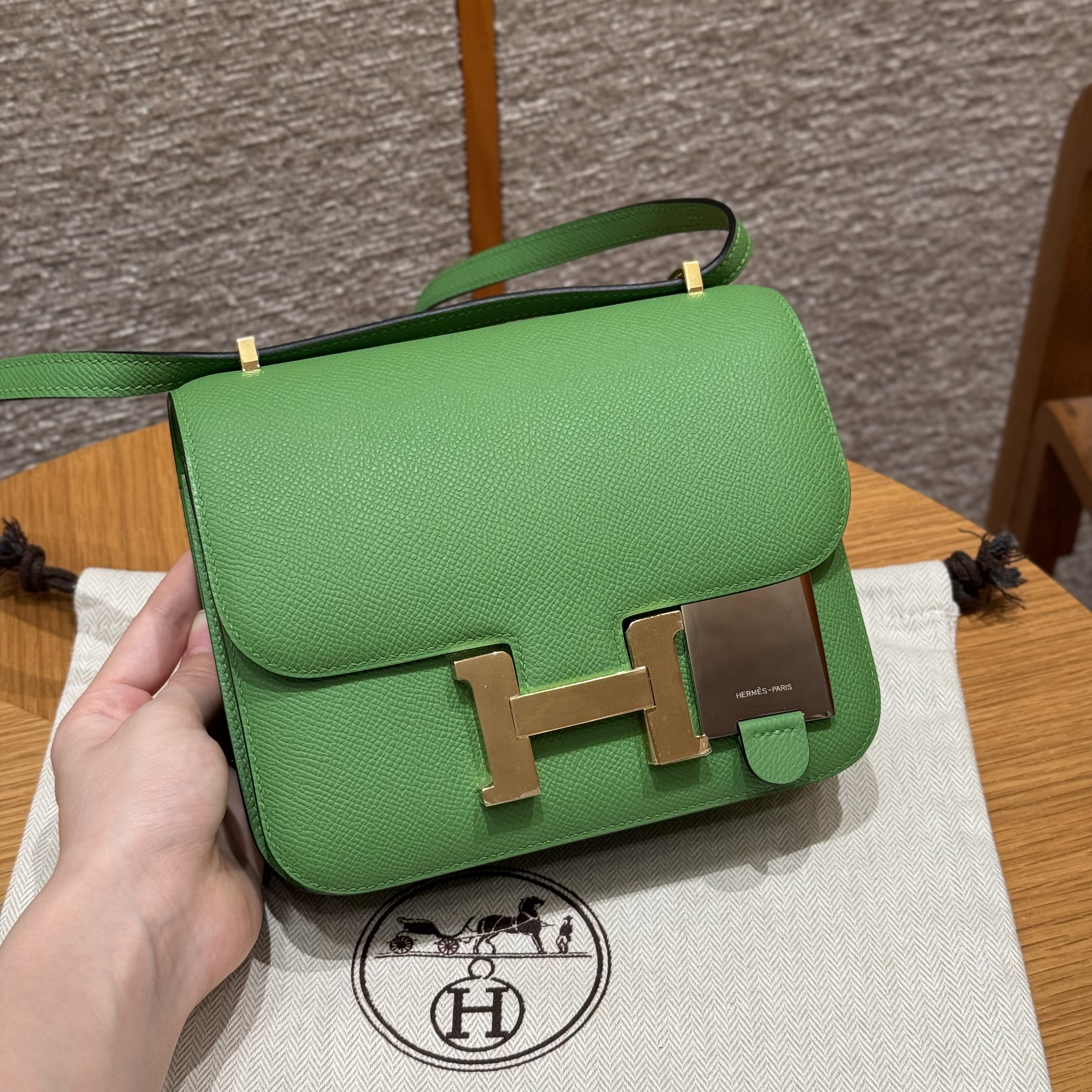 에르메스 Hermes Constance with mirror 19cm Epsom A8 Jert Yucca/gold